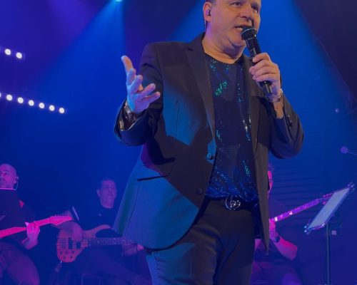 Ξανά μαζί στη σκηνή: Ο Γιώργος Σταματάρης και ο 14χρονος γιος του τραγουδούν το «Ανήκω σε μένα» (Δείτε το βίντεο)