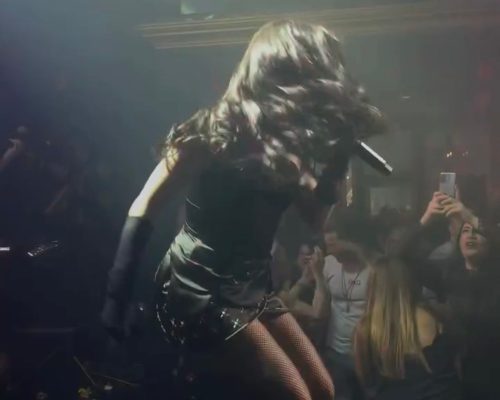 Ελληνίδα τραγουδίστρια: Οδηγούσε υπό την επήρεια αλκοόλ και της αφαίρεσαν το δίπλωμα (Δείτε το βιντεο)