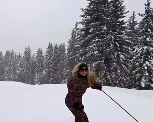 Antigoni: «Πάγωσε» την Ευρώπη με τις ικανότητές της στο σκι – Το «Jalla» στα χιόνια έγινε viral! (Βίντεο)