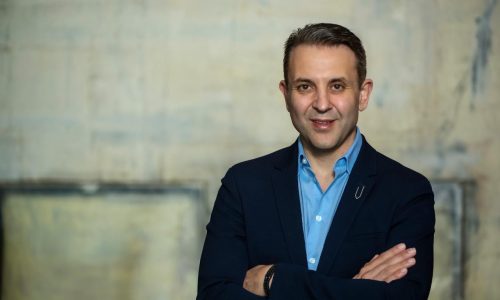 Δρ. Νεόφυτος Δημητριάδης: Ο αρχιτέκτονας της γυναικείας γοητείας στην Κύπρο. (Δείτε φωτογραφίες)