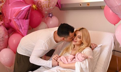 Κατερίνα Καινούργιου – Παναγιώτης Κουτσουμπής: Η νέα φωτογραφία της νεογέννητης κόρης τους