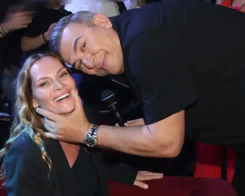 Αντώνης Ρέμος: Το τρυφερό φιλί στο στόμα στην Υβόννη Μπόσνιακ στο νυχτερινό κέντρο όπου εμφανίζεται (Δείτε φωτογραφίες)