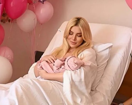 Καινούργιου: Μας έδωσε μια μικρή γεύση από την γκαρνταρόμπα της μικρής Ξένιας (Δείτε Φωτογραφίες)