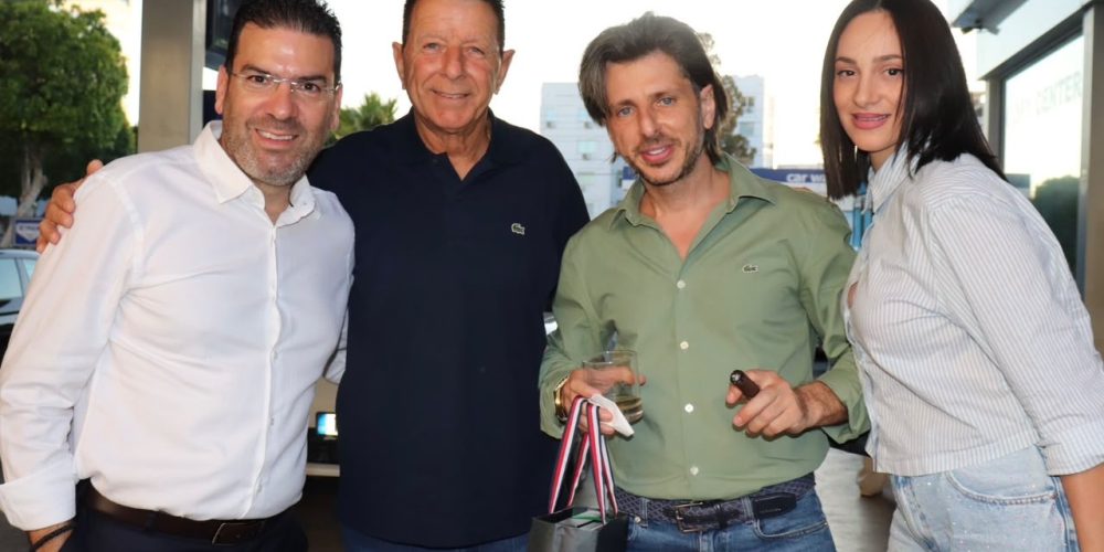 Απίστευτο κι όμως κυπριακό: Έκανε πάρτι γενεθλίων σε βενζινάδικο στη Λευκωσία με παρέα… πολλών οκτανίων! (Φωτό)