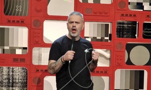 Λούης Πατσαλίδης: «Δεν ένιωσα ποτέ ανταγωνισμό – Άνοιξα τον δρόμο για το stand-up στην Κύπρο»