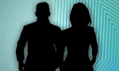 Σάλος με πασίγνωστη Ελληνίδα τραγουδίστρια: Χώρισε λόγω… οργίων σε καμαρίνι – Ήταν ζευγάρι με συνάδελφό της