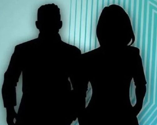 Σάλος με πασίγνωστη Ελληνίδα τραγουδίστρια: Χώρισε λόγω… οργίων σε καμαρίνι – Ήταν ζευγάρι με συνάδελφό της