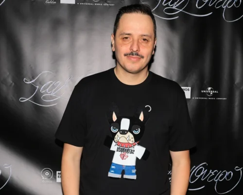 “Η τηλεόραση έχει όρους” – Τι είπε ο Αλέξανδρος Τσουβέλας για την επιτυχία της σειράς “Τότε και Τώρα” και το λάθος τρέιλερ του Survivor (Βίντεο)