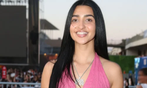 Η Αναστασία απαντά στο φλερτ με… δεκαπλάσιο ενδιαφέρον: “Μου δίνουν συνέχεια το τηλέφωνό τους”