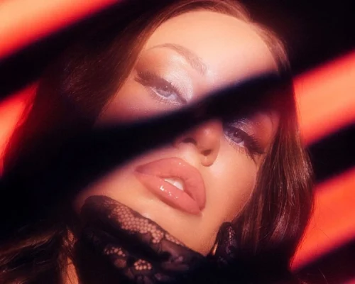 “Το Φλιτζάνι” της Ανδρομάχης έγινε viral πριν την κυκλοφορία του