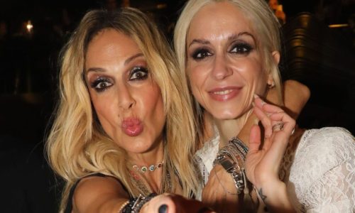 Άννα Βίσση – Σοφία Καρβέλα: Απίστευτη ομοιότητα! Μητέρα και κόρη εντυπωσιάζουν με μπικίνι