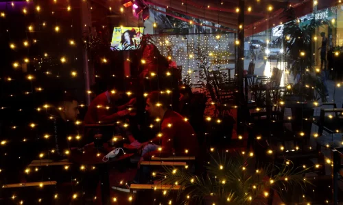 Πέρασε η νέα νομοθεσία για τους χώρους αναψυχής: Τι αλλάζει με άδειες και ωράρια