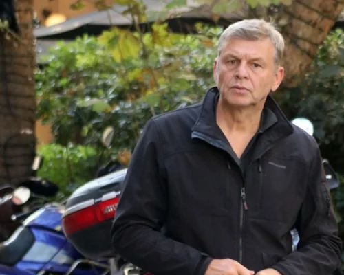 Οκτώ διάσημοι που έχουν παραδεχτεί ότι έχουν κάνει σεξ με άτομο του ίδιου φύλου