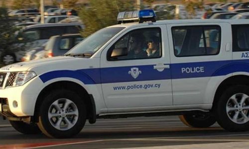 Πιάστηκαν στα χέρια έξω από εστιατόριο – Έριχναν μέχρι και καρέκλες