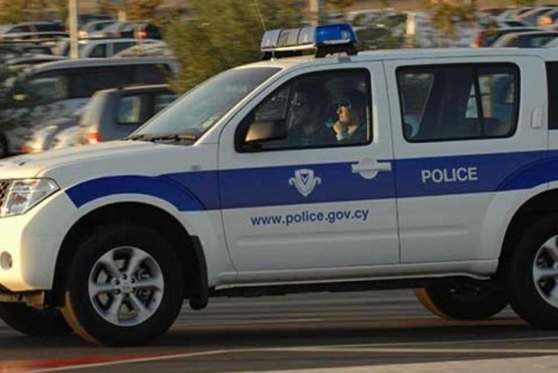 Πιάστηκαν στα χέρια έξω από εστιατόριο – Έριχναν μέχρι και καρέκλες