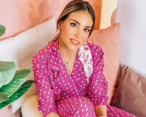 Συγκινεί η Οικονομάκου: “Πριν 20 χρόνια ζούσα σε μικρές γκαρσονιέρες, τώρα ανοίγω την πόρτα του σπιτιού των ονείρων μου”, γράφει (Εικόνα)