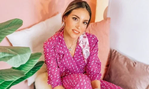 Συγκινεί η Οικονομάκου: “Πριν 20 χρόνια ζούσα σε μικρές γκαρσονιέρες, τώρα ανοίγω την πόρτα του σπιτιού των ονείρων μου”, γράφει (Εικόνα)