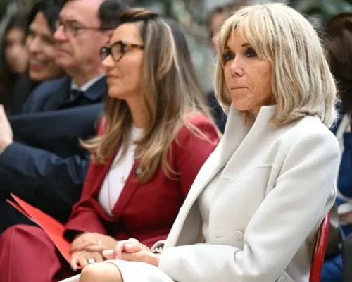 Μπριζίτ Μακρόν: Σε απόγνωση από το διαδικτυακό bullying και τις θεωρίες συνωμοσίας, μετά και την αθώωση των γυναικών που διέδιδαν ότι είναι άνδρας