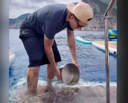 Μπρούκλιν Μπέκαμ: Έβρασε μακαρόνια με νερό από τη θάλασσα – Οι αντιδράσεις από τους followers του (Βίντεο)