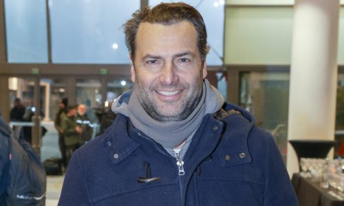 Παναγιώτης Μπουγιούρης: Αγνώριστος με το νέο look. Έβαψε τα μαλλιά του ξανθά και του πάνε φουλ!