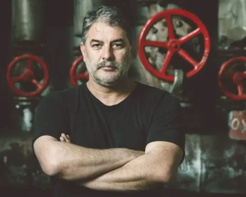 Βασίλης Μπισμπίκης: “Θα ήθελα να είμαι αναρχικός, αλλά δεν έχω τα κότσια”