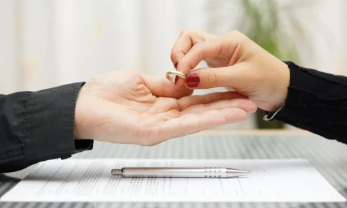 Διαζύγιο μετά από 15 χρόνια γάμου για πασίγνωστη Ελληνίδα τραγουδίστρια