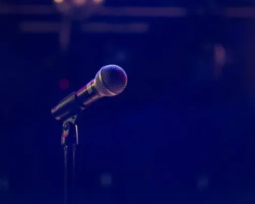 Καταγγελία που σοκάρει για πολύ γνωστό τραγουδιστή