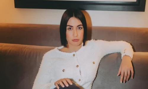 Έλενα Κρεμλίδου: Μηνύει τον αστυνομικό για την διαρροή των φωτογραφιών της – Το ποσό που ζητάει