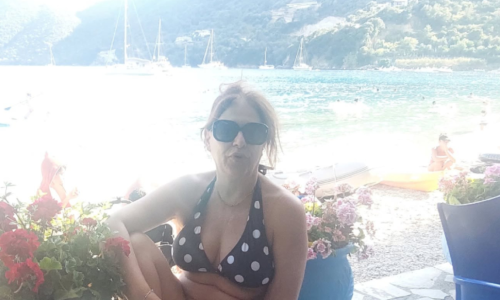 Η φωτογραφία της Ελένης Ράντου από τις διακοπές της στη Λευκάδα με μαγιό: «Δεν είναι νησί, είναι θεραπεία», έγραψε
