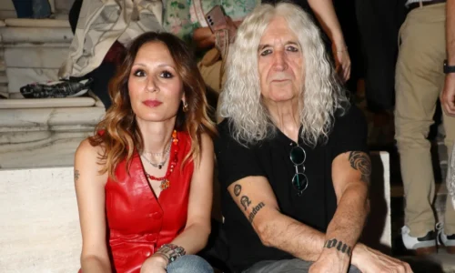 Ο Νίκος Καρβέλας έκλεισε τα 75: Το δημόσιο «σ’ αγαπώ» της Έλενας Φερεντίνου