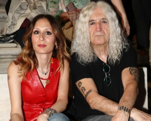 Ο Νίκος Καρβέλας έκλεισε τα 75: Το δημόσιο «σ’ αγαπώ» της Έλενας Φερεντίνου