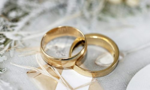 Κορωπί: Ακραίο σκηνικό σε γάμο! «Πάγωσε» ο παπάς με την κίνηση που έκανε η κουμπάρα την ώρα του μυστηρίου