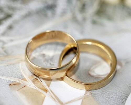 Κορωπί: Ακραίο σκηνικό σε γάμο! «Πάγωσε» ο παπάς με την κίνηση που έκανε η κουμπάρα την ώρα του μυστηρίου