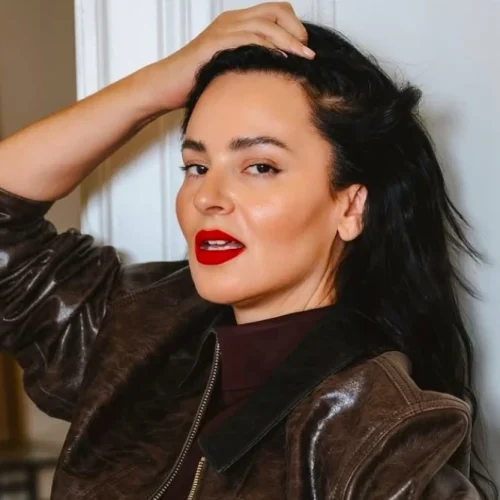 Ζενεβιέβ Μαζαρί: “Ζηλεύω φουλ τον άνδρα μου – Ψάχνω κινητό και κάνω όλες τις κατινιές”