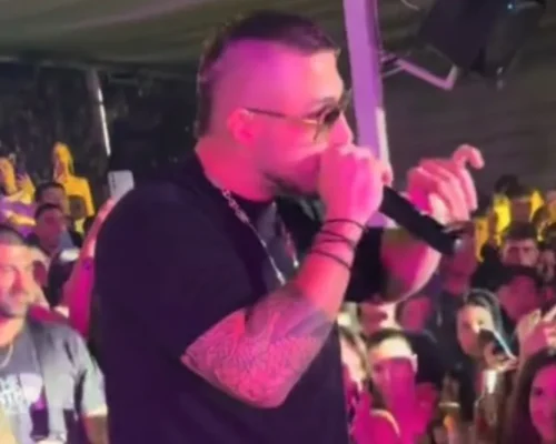 Γνωστός τράπερ επέπληξε ανήλικο για κατανάλωση αλκοόλ σε live εμφάνισή του: “Μην ξαναπιείς μπροστά μου”