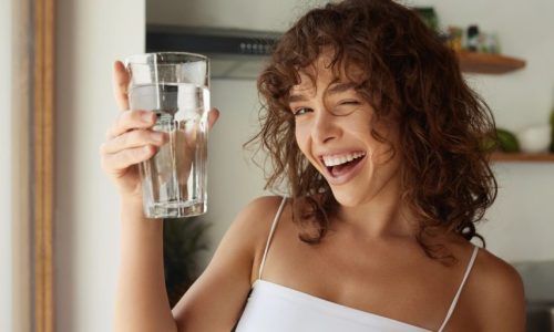 Η συνταγή της μακροζωίας: Ελληνίδα γιατρός του Χάρβαρντ αποκαλύπτει τα 6 «ελιξίρια» της ζωής