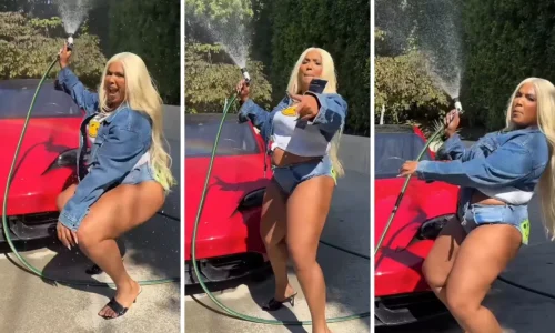 Η Lizzo πλένει αυτοκίνητο με κοντό σορτς και γόβες, χορεύοντας twerk (Βίντεο)