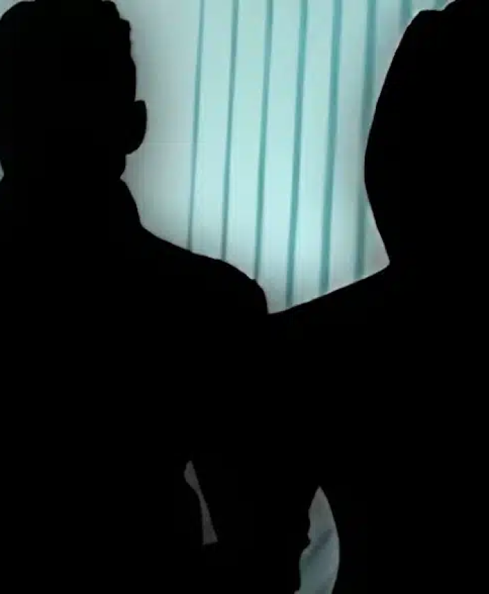 Αυτός είναι ο τραγουδιστής που έβαζε την σύντροφό του να «ικανοποιεί» φίλους στο καμαρίνι και εκείνος έπαιρνε μάτι!