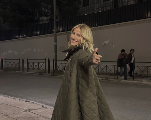 Η Έμιλυ Γιολίτη χορεύει το «Jalla» μαζί με τη μητέρα της Αντιγόνης (Δείτε το βίντεο)