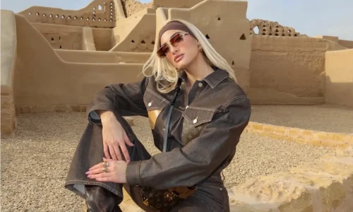 Ιωάννα Τούνη: «Όσο πιο ψηλά ανεβαίνεις, τόσο λιγότερο ακούγονται οι ξένες φωνές» – Φωτογραφίες και βίντεο από τη Σαουδική Αραβία