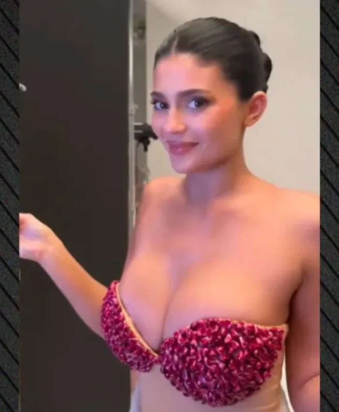 Η Κάιλι Τζένερ φόρεσε σουτιέν φτιαγμένο από… ρόδι, δείτε βίντεο