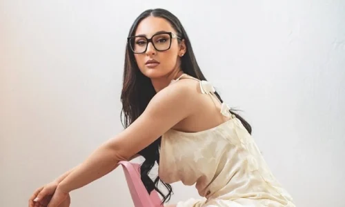 Klavdia για Eurovision: “Είμαστε ένα παρεάκι ακομπλεξάριστο και δεν μας χωρίζουν ανταγωνισμοί και πολιτικά”