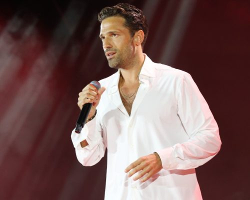 Αργυρός: Η στιγμή που σταματά τη συναυλία του στη Θεσσαλονίκη για να παρακολουθήσει τον αγώνα της Εθνικής στο Eurobasket