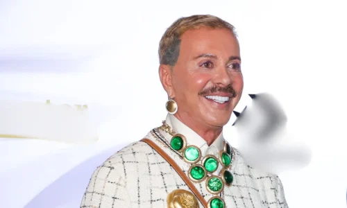 Ο Λάκης Γαβαλάς αποκαλύπτει: “Ο πατέρας μου ήταν μαρμαράς, προτιμώ να με κάψουν, αφού δεν είναι εδώ να μου βάλει την ταφόπλακα