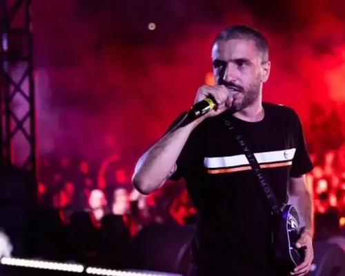 ΛΕΞ: Ανακοίνωσε συναυλία στο ΟΑΚΑ – Χιλιάδες στο κυνήγι για ένα εισιτήριο