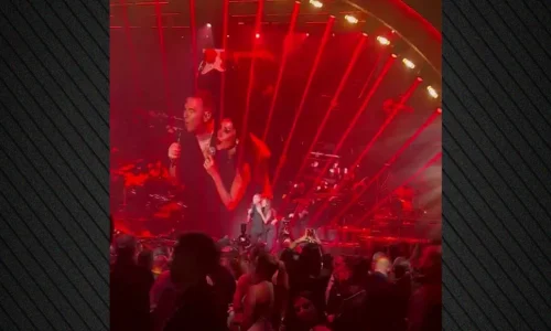 Η Δέσποινα Βανδή ανέβηκε στη σκηνή όπου τραγουδούν ο Αντώνης Ρέμος και ο Χρήστος Μάστορας, δείτε βίντεο