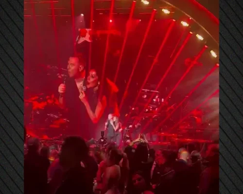 Η Δέσποινα Βανδή ανέβηκε στη σκηνή όπου τραγουδούν ο Αντώνης Ρέμος και ο Χρήστος Μάστορας, δείτε βίντεο