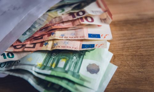 5 απλά tips για να αποταμιεύσεις ευκολότερα χρήματα τη νέα χρονιά