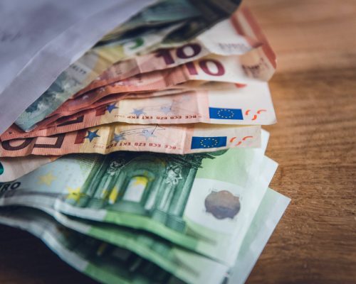 5 απλά tips για να αποταμιεύσεις ευκολότερα χρήματα τη νέα χρονιά