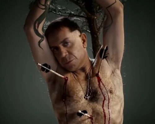 Γιώργος Μαζωνάκης: Σοκάρει ως… «Εσταυρωμένος» στο νέο videoclip (Βίντεο)